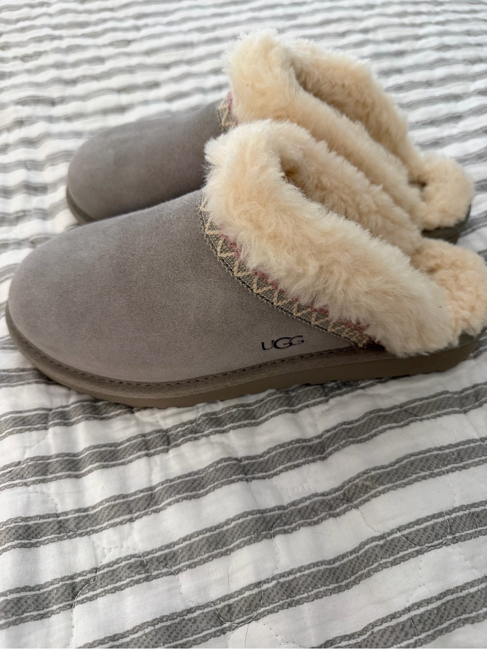 UGG Women's Suede Shearling-Lined Slip-On Clog in Light Gray with Cream Trim - Picture 3 of 8